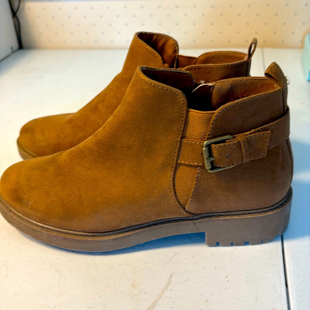 Darn tan ankle boots, 8 1/2